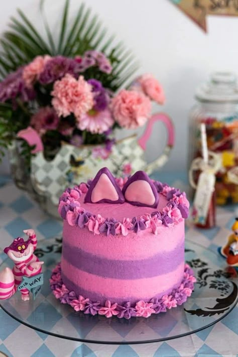 Cheshire Cat Cake, Alice In Wonderland Cupcakes, Tea Party Cake, Alice In Wonderland Tea Party Birthday, Alice In Wonderland Cakes, Onederland Birthday Party, Alice Tea Party, Alice In Wonderland Birthday, Alice In Wonderland Tea Party