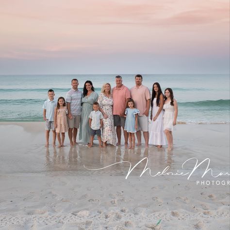 30A Photographer Poses For Beach Photoshoot, Beach Picture Outfits Family, Beach Photo Color Scheme, Extended Family Beach Photos, Family Beach Photos Outfits, Beach Family Photos Outfits Color Schemes, Casual Beach Family Photos, Beach Photo Outfit Ideas Family, Beach Photoshoot Outfits Family