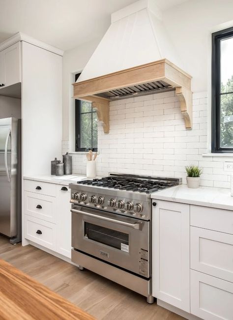 40 Farmhouse Range Hood Ideas to Create the Perfect Kitchen Wooden Range, Wooden Range Hood, Range Hood Cover, Oven Hood, Hood Ideas, Kitchen Vent, Wood Range Hood, Custom Range Hood, Kitchen Hood