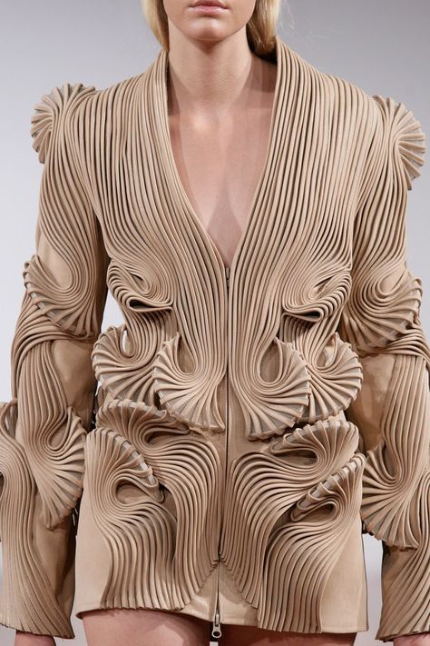 Architectural Fashion, Origami Fashion, Sculptural Fashion, Geometric Fashion, Iris Van Herpen, Stephane Rolland, 3d Fashion, Futuristic Fashion, Avant Garde Fashion