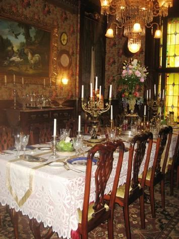 Victorian dining room Victorian Style Decor, Victorian Rooms, English Cottage Interiors, Victorian Room, Dining Room Victorian, Victorian Style House, Old House Interior, Victorian Home Interior, Victorian Home Decor