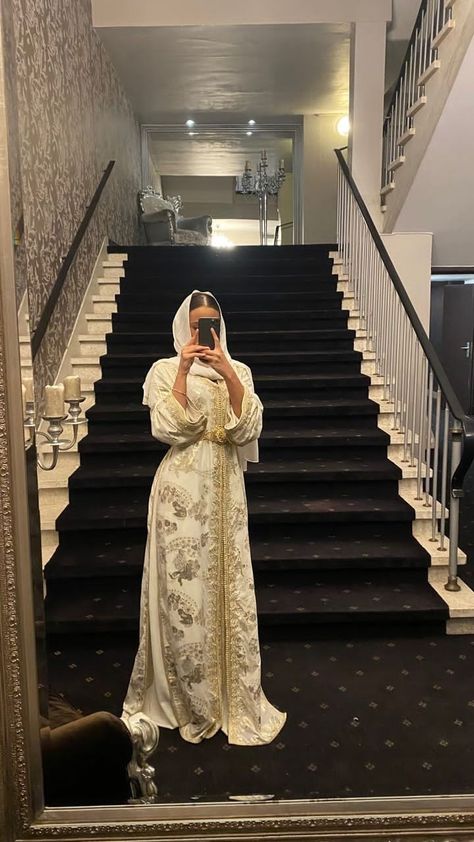 White Moroccan Kaftan, White Moroccan Dress, Morocco Dresses, Moroccan Dress Kaftan, Arabian Aesthetic, Moroccan Wedding Dress, Khaleeji Aesthetic, White Caftan, Wedding Kaftan