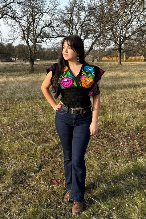 Mexican Shirt Outfit, Mexican Shirts Woman, Mexican Party Outfit, Mexican Outfits For Women, Mexican Tops, Traditional Mexican Shirts, Western Fits, Mexican Shirts, Mexican Outfit