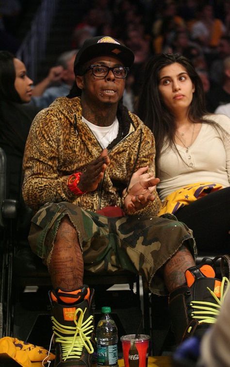 Lil Weezy, Saucer Magnolia, Barbeque Grill Design, Funny Optical Illusions, Lakers Game, Popped The Question, With Girlfriend, Rihanna Photos, Rapper Outfits