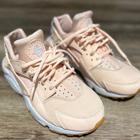 Air Huarache by Nike Air Huarache, Nike Huarache, Pink White, Nike Shoes, Nike Women, Sneakers Nike, Nike, Plus Fashion, Sneakers