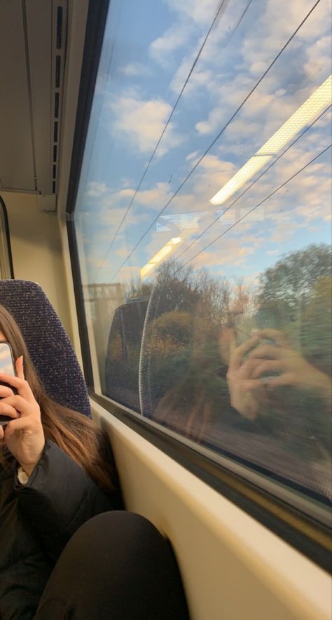 Train Selfie, Cool Wallpapers For Men, No Face Photo Ideas, Train Photo, Photo Cute, Train Journey, No Face, Face Photo, Train Rides