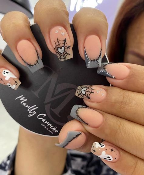 Halloween Ideas Nails, Hawollen Nails, Holween Ideas Nails, Halloween Nails Design Ideas, Halloween Designs Nails, Pre Halloween Nails, Hollween Theme Nails, Cute Disney Halloween Nails, Simply Halloween Nails