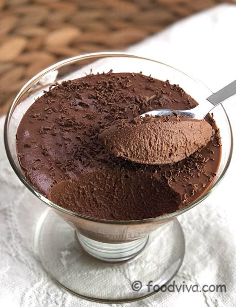 Choco Mousse Recipe, Eggless Mousse, Moose Dessert, Mango Mousse Recipe, Eggless Chocolate Mousse, Housewife Recipes, Creamy Chocolate Dessert, Choco Mousse, Mousse Recipes Easy