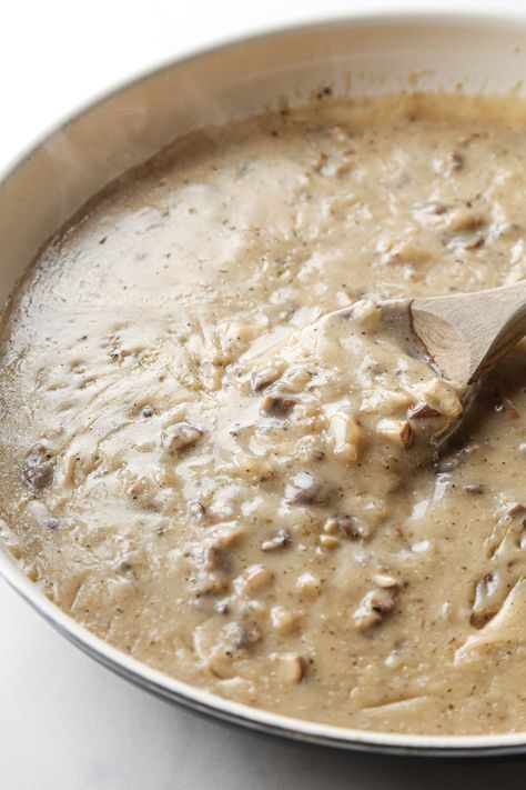 Mushroom Gravy For Biscuits, Spelt Biscuits, Biscuits And Gravy Breakfast, Biscuit Gravy, Gravy Vegan, Breakfast Gravy, Creamy Mushroom Gravy, Vegan Mushroom Gravy, Mushroom Breakfast