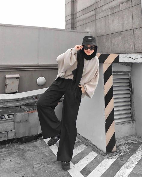 Outfit Ideas Tomboy, Oversized Outfit Ideas, Tomboy Dresses, Tomboy Outfit Ideas, Modest Winter Outfits, Stile Hijab, Muslim Outfits Casual, Muslim Fashion Hijab Outfits, Hijab Style Casual