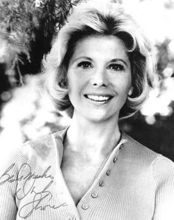 Dinah Shore Dinah Shore, Life Size Statues, Burt Reynolds, Cathedral City, Celebrity List, Stars Then And Now, Grave Memorials, Breakfast Recipe, Find A Grave