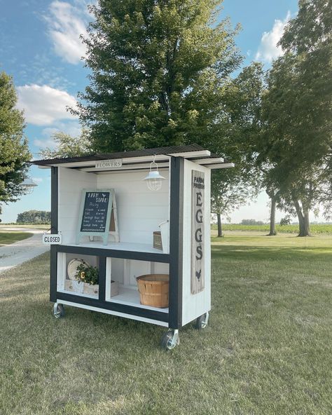 Farm Stand On Trailer, Diy Farm Stand How To Build, Farmstand Plans, Diy Roadside Farm Stand, Farm Stand Plans, Farm Market Display, Farm Stand Ideas, Cottage Bread, Honey Stand