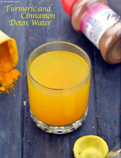 Turmeric and Cinnamon Detox Water Cinnamon Water, Flavoured Water, Cinnamon Drink, Body Images, Water Detox, Detox Breakfast, Turmeric Water, Lemon Diet, Body Detoxification