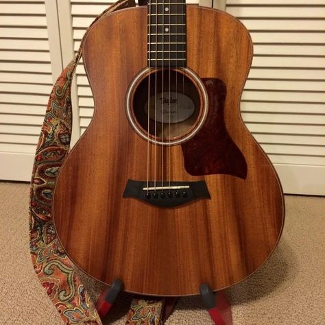 Taylor GS Mini mahogany Guitar Art Diy, Taylor Gs Mini, Taylor Guitars, Guitar Photos, Guitar Art, String Instruments, Art Music, Ukulele, Art Diy