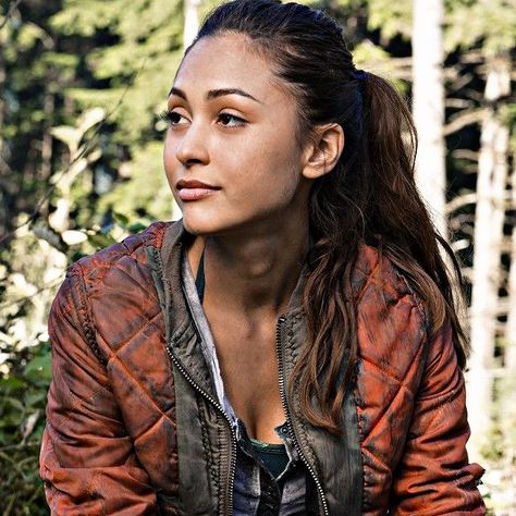 Raven Reyes Icon, Raven Reyes, We Meet Again, Blue Jay, Iconic Characters, Face Claims, Favorite Movies, Dreadlocks, The 100