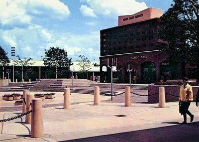 River oaks shopping mall - Calumet City, Illinois circa the 60s Calumet City Illinois, East Chicago Indiana, Memories Board, Hammond Indiana, Vintage Movie Theater, Calumet City, Chicago Pictures, Chi Town, Mall Of America