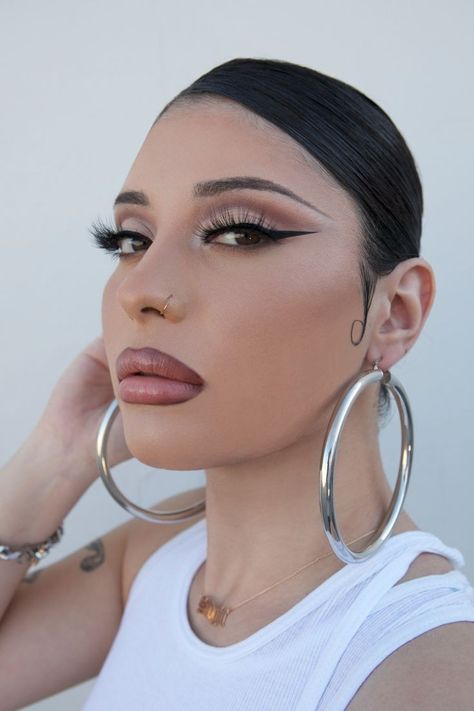 Chicana Makeup, Chola Makeup, Mexican Makeup, Black Liquid Eyeliner, Rhinestone Makeup, Going Out Makeup, Makeup Face Charts, Makeup Is Life, Queen Black