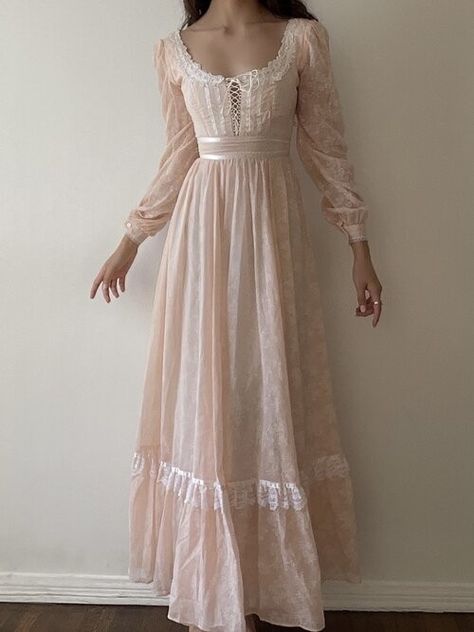 Petal Gown, Cottagecore Dresses, Sax Dress, Old Fashion Dresses, Elegant Outfits, Fairytale Dress, Gunne Sax, Vestidos Vintage, X Reader