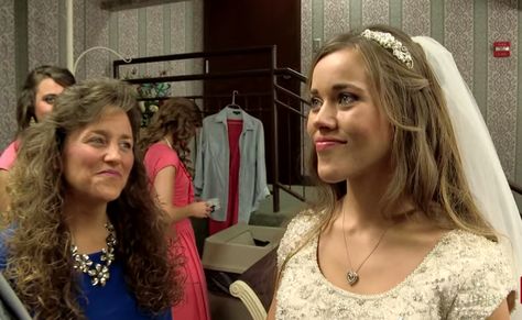 Michelle Duggar Acts Weird at Weddings, and Not Because She's "Losing Another Daughter" Jessa Duggar Wedding, Jessa Duggar, Jana Duggar Wedding, Duggar Family Tree, Jana Marie Duggar, Duggar Family News, Bates Sisters Boutique, Duggar Sisters, Duggar Girls