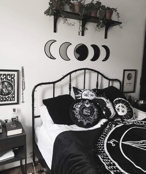 Edgy Dorm Room Aesthetic, Bedroom Goth Aesthetic, Bedroom Inspirations Gothic, Dark Goth Bedroom, Bedroom Ideas Witchy, Egirl Bedroom Aesthetic, Alternative Aesthetic Room, Egirl Room Ideas, Witchy Goth Bedroom