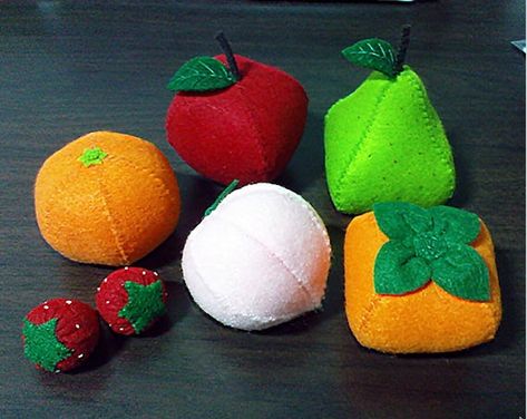 *** Buy 3 Get 1 Free *** Limited Time Offer! Simply check out 4 patterns and 1 pattern will be free. This is for the full scale paper patterns and detailed colored step-by-step photo instructions for making your own Felt Fruit Whole including: - Apple - Orange - Pear - Persimmon - Peach - Felt Orange, Kawaii Felt, Felt Food Patterns, Peach Strawberry, Felt Fruit, Baby Mobil, Kids Play Kitchen, Pretend Play Food, Felt Play Food