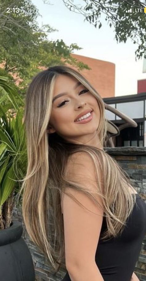 Light Brown Hair With Highlights Honey, Hair Color Ideas With Money Pieces, Balayage On Brown Skin, Blond With Brown Highlights, Latinas With Blonde Hair, Blonde Hair On Pale Skin, Half Head Foils Blonde On Brown Hair, Blonde Balayage Curtain Bangs, Dirty Blonde Hair Balayage