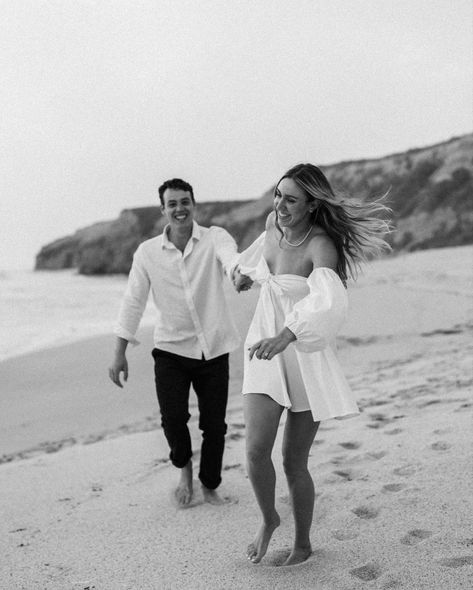 Golf Engagement Photos, Oregon Photoshoot, Engagement Photo Shoot Beach, Couples Style, Couple Beach Photos, Couple Inspo, Stephanie Lynn, Cute Engagement Photos, Beach Couple