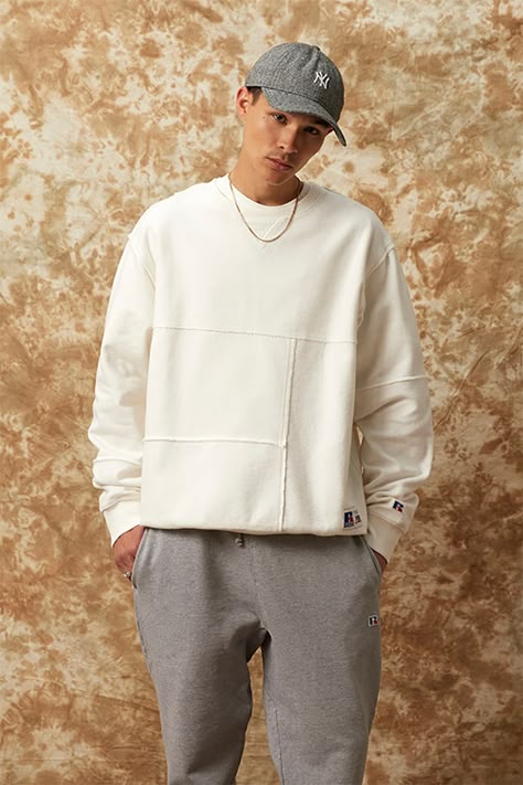 Men Sweatshirt Outfit, Sporty Casual Outfits, Sweater Outfits Men, Mens Athletic Wear, Trendy Hoodies, Mens Outfit Inspiration, Men Sweatshirt, Winter 23, Sweatshirt Outfit