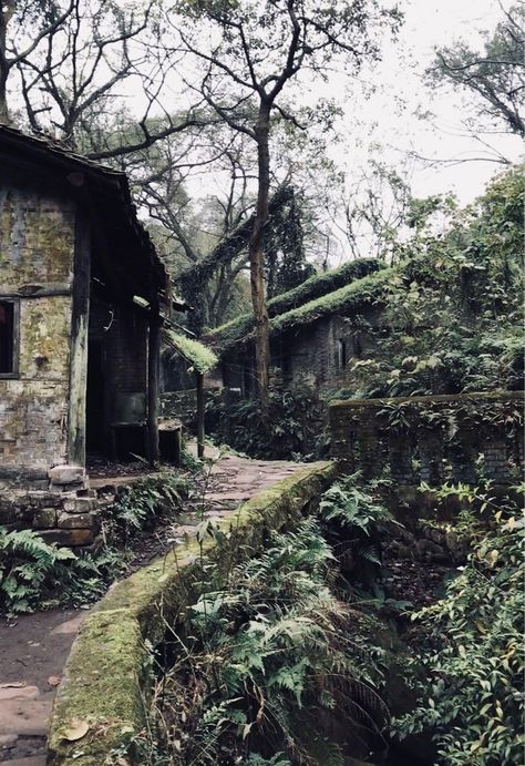 Abandoned village in Chongqing, China Old Village Aesthetic, Deserted Places, Happy Aesthetic, Aesthetic Place, Chongqing China, Abandoned City, Abandoned Village, Abandoned Town, European Village