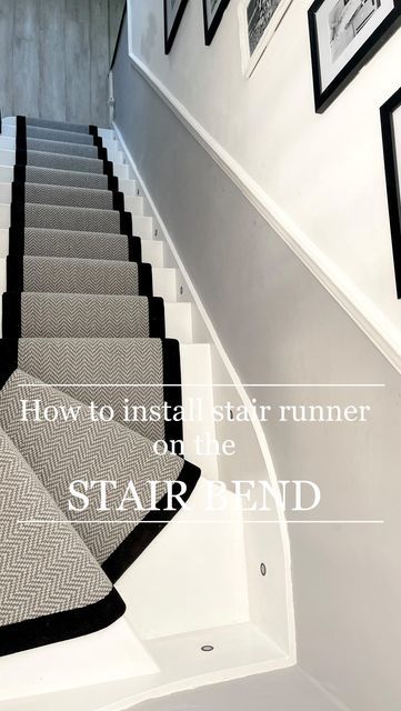 𝐀𝐧𝐮𝐬𝐫𝐞𝐞 | 𝐇𝐨𝐦𝐞 𝐈𝐧𝐭𝐞𝐫𝐢𝐨𝐫 on Instagram: "STAIR RUNNER on STAIR BEND ⤴️ A common question I get asked: How does the runner bend on the top of the stairs? Answer: Hold down the reel to find out! Hope this is helpful 🫶🏽 Install by @shils_property_development #spotlights #staircase #stair #stairrunner #stairrenovation #stairporn #hallwaydecor #hallwayinspo #hallwaydesign #stairs" Stairs With Rug Runner, Stair Runner Top Of Stairs, Stairs Remodeling, Stair Carpet Ideas, Ideas For Stairs, Diy Stairs Makeover, Remodeling Hacks, Farmhouse Stairs, Stair Renovation