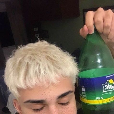 Shaved Bleached Hair, Bleach Hair Men, Platinum Blonde Hair Men, Bleached Hair Men, Short Bleached Hair, Blonde Dye, Mens Hair Colour, Mens Hairstyles Thick Hair, Corte De Cabelo Masculino