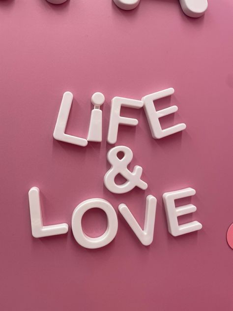 Live, laugh, love, life, pink wall aesthetic picture Pink Wall Aesthetic, Pink Bubblegum, Wall Aesthetic, Aesthetic Picture, Pink Wall, Pink Walls, Live Laugh Love, Bubble Gum, Love Life