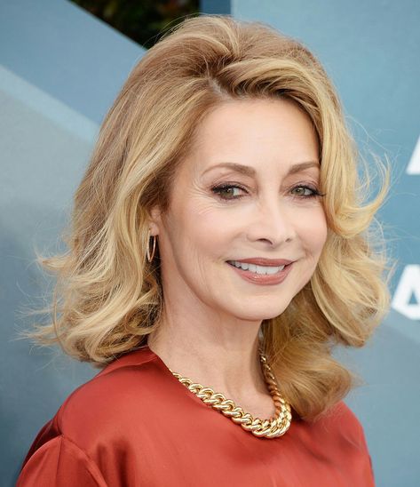 Sharon Lawrence Hair, Sharon Lawrence, Nypd Blue, Desperate Housewives, Sharon Stone, Vintage Movie, Women Hairstyles, Older Women Hairstyles, Womens Haircuts