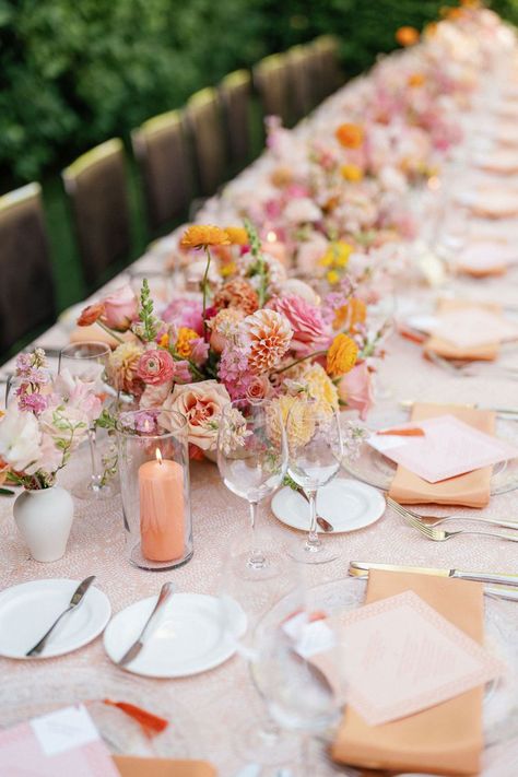 5 Popular Types of Wedding Centerpieces—and How to Select the Best One for Your Big Day Non Floral Centerpieces, Round Wedding Tables, Luxury Florists, Winter Wedding Colors, Wedding Floral Centerpieces, Floral Centerpiece, Wedding Centerpieces Diy, Wedding Arrangements, Candle Centerpieces