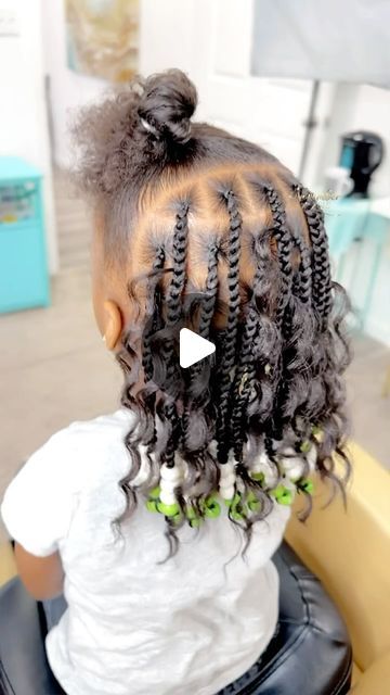 BRAID ARTIST | November Love on Instagram: "Bobbing and Weaving 💚🍀  BOOK: Feed ins w/ Knotless (Hair not included) —> Click the link in the bio or go to NovemberLoveBraids.com (Create a login to book)  #kidsstitchbraids #stitchbraidsforkids #kidsknotlessboxbraids #kiddiebraids #kidfriendlyhairstyles #kidshairinspo #lawrencevillestylist #kidshairinspiration #kidsexplorepage #feederbraids #lawrencevillebraider #gwinnettbraider #snellvillebraider #snellvillestylist #braidreels #braidingreels" Kids Hairstyles Back To School, Quick Kiddie Hairstyles, Toddler Girl Cornrow Hairstyles, Toddler Feed In Braids, Kids Braids With Beads Simple, Kid Feed In Braid Styles, Kids Quick Hairstyles Black, Toddler Black Girls Hairstyles Braids, Knotless Box Braids For Kids