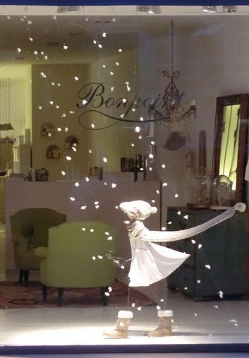 Gorgeous "motion" window Winter Window Display, Store Front Windows, Holiday Window Display, Decoration Vitrine, Store Window Display, Store Window Displays, Christmas Window Display, Boutique Display, Winter Window