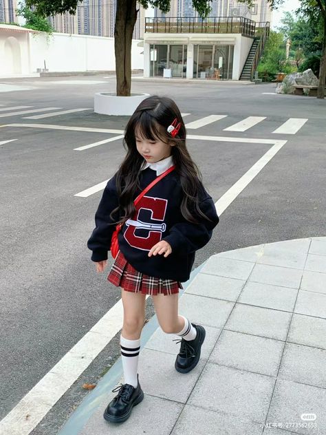 Kids Ootd Girl, Korean Kids Fashion, Magical Childhood, Mom Daughter Outfits, Kids Winter Fashion, Winter Outfits For Girls, Fashion Baby Girl Outfits, Baby Couture, Kids Ootd