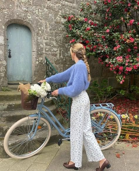 French Countryside Clothing, French Country Outfit, Flower Outfit Aesthetic, Flower Aesthetic Outfits, Garden Aesthetic Outfit, French Country Fashion, Soft Classic Aesthetic, Garden Outfit Aesthetic, Soft Feminine Outfits Casual