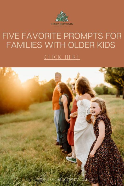 Fun Family Pics Ideas, 10 People Photo Shoot, Large Family Prompts, Big Family Photo Prompts, Family Photoshoot Questionnaire, Multigenerational Photo Ideas, Family Photos At Farm, Self Portrait Family Photography, Posing Family Photos