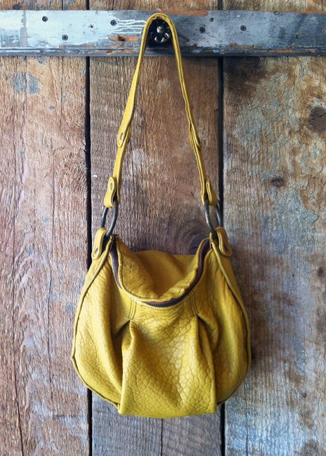 mustard & leather Women Fashion Photography, Mustard Bag, Yellow Leather Bag, Natural Leather Bag, Yellow Purse, Yellow Purses, Barbara Gordon, Yellow Handbag, Bag Obsession