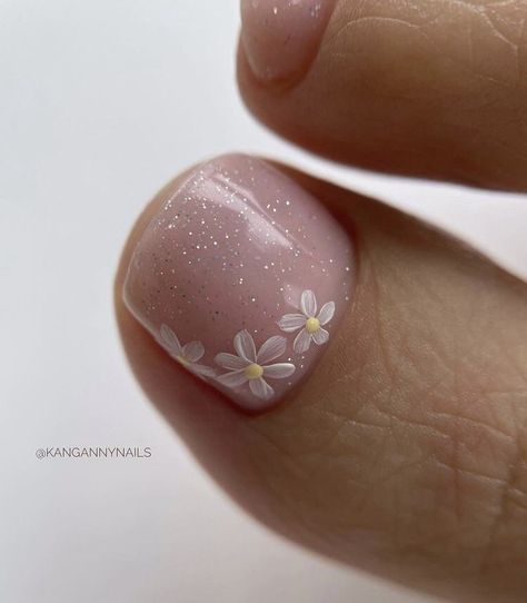 Flower Pedicure, Flower Toe Nails, Toenail Art Designs, Easy Toe Nail Designs, Simple Toe Nails, Pedicure Designs Toenails, Pedicure Nail Designs, Pedicure Ideas, Gel Toe Nails