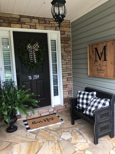 Small Porch Decor, Small Porch Decorating, Porch Styles, House Front Porch, Outdoor Entryway, Front Porch Design, Home Decor Aesthetic, Porch Makeover, Porch Wall