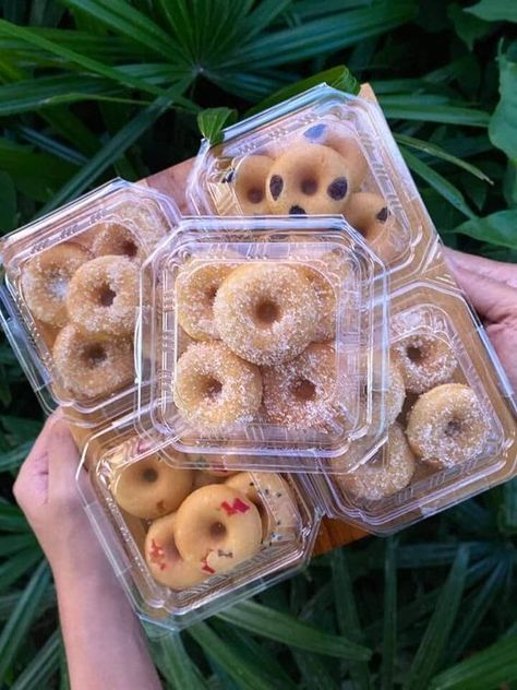 Mini Donut Business, Mini Donuts Packaging, Bissness Ideas, Mini Donuts Ideas, Donut Packaging, Donut Decorating Ideas, The Life I Want, Bake Sale Packaging, Breakfast Donuts