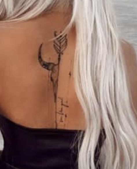 Country Shoulder Tattoos, Bull Spine Tattoo, Tattoo On Lower Arm For Women, Cow Skull Spine Tattoo, Unique Western Tattoos For Women, Long Horn Back Tattoo, Country Back Tattoo Women, Rancher Tattoo Ideas, Punchy Spine Tattoo