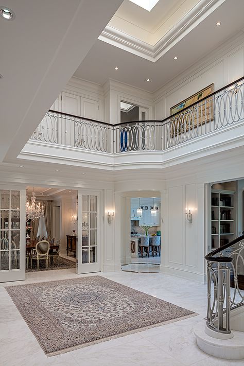 Neoclassical House Interior, Dream Entryway, Interior Mansion, House Structure Design, Foyer Stairs, Neoclassical House, Luxury Staircase, Neoclassical Interior, Classic House Design