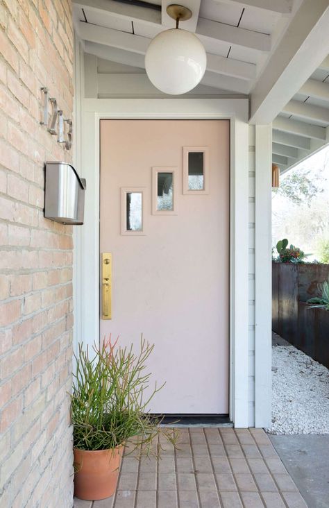 Pink front door with three ascending rectangular window panes and gold hardware. Odessa Pink, Best Front Door Paint Colors, Best Front Door Paint, Modern Front Porch Decor, Aesthetic Home Design, Modern Front Porches, Front Door Paint, Pink Front Door, White Colonial