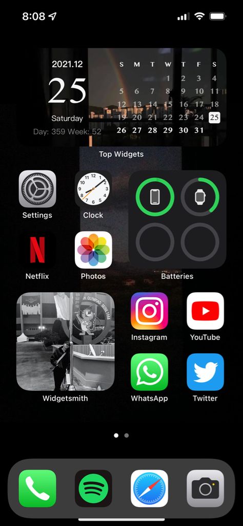 Iphone 13 Homescreen, Iphone13 Aesthetic, N Netflix, Phone Deals, Homescreen Iphone, Phone Stuff, Wallpaper Iphone, Iphone 13, Iphone Wallpaper