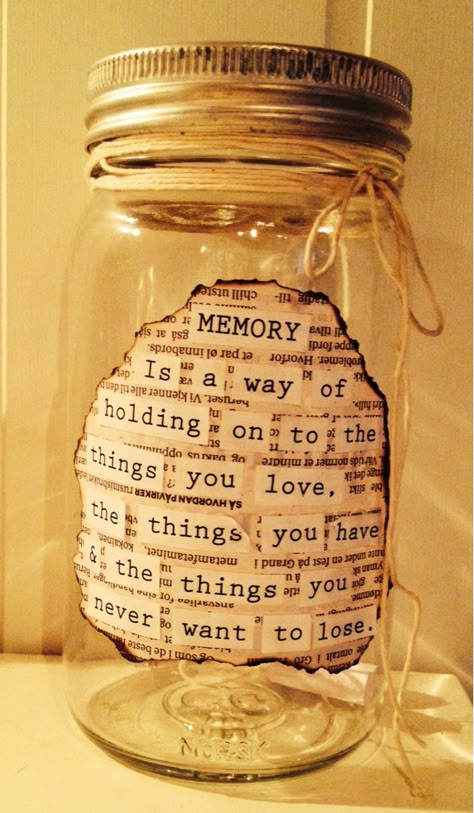 365 Jar, Memory Jars, Memory Jar, Anniversaire Diy, Mason Jar Crafts, Memorial Service, Jar Crafts, Diy Birthday Gifts, Memory Box