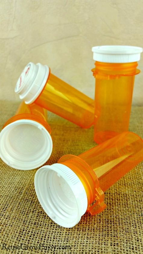 Empty Pill Bottle Crafts, Reuse Pill Bottles, Medicine Bottle Crafts, Coffee Creamer Bottles, Pill Bottle Crafts, Creamer Bottles, Creamer Container, Reuse Crafts, Reuse Containers