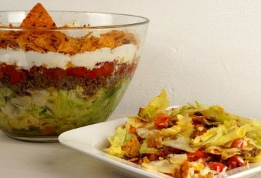 Tacosalat / Nachosalat Superbowl Food, Party Essen, Super Bowl Food, Tortilla Chips, Finger Foods, Guacamole, Food Inspiration, Mashed Potatoes, Food Ideas